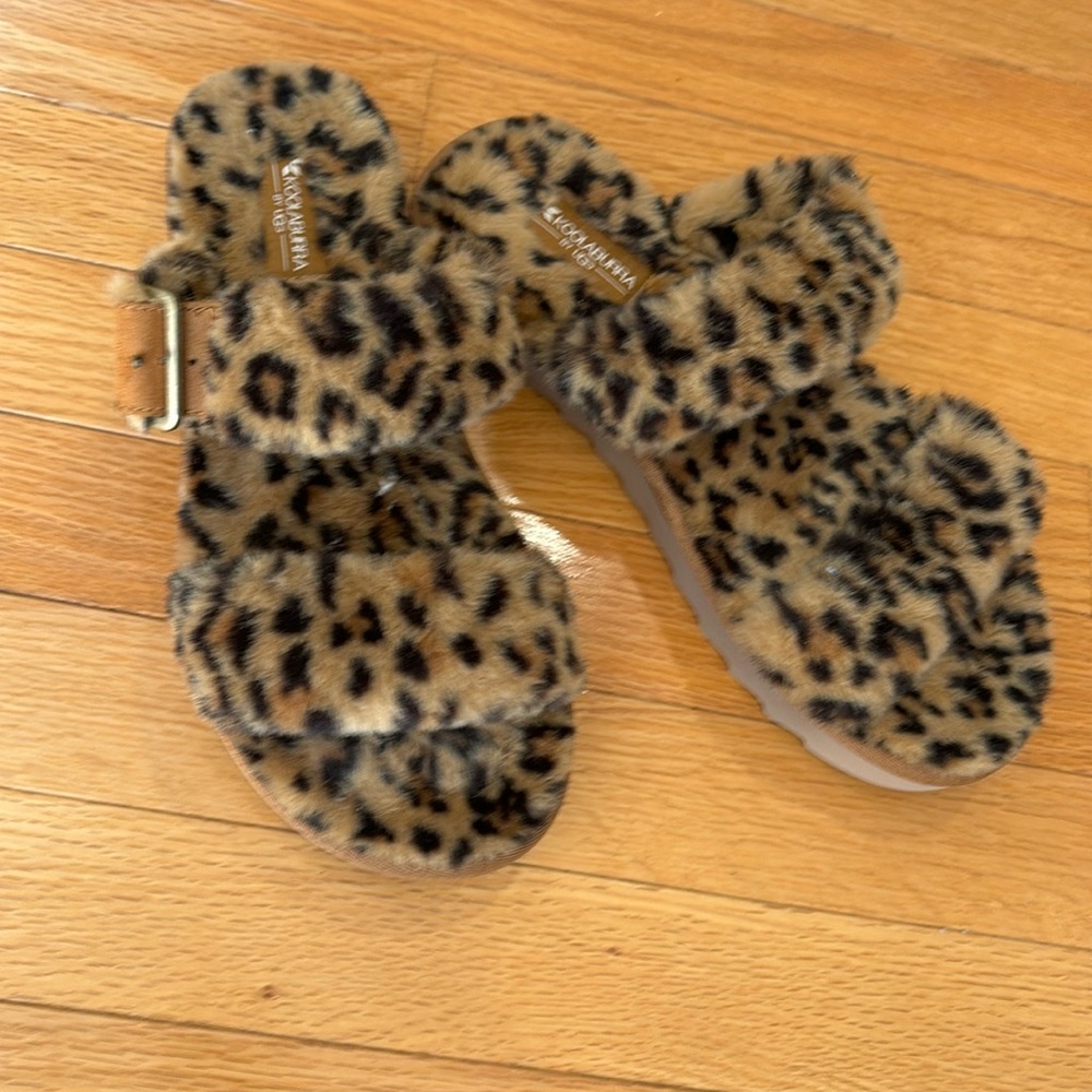 Kookaburra “new” by Ugg leopard slippers size 8